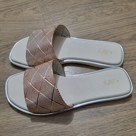 [BUNDLE!] Three Sandals, One Price  Women's Casual Blue, Black and Pink Size 7 - Picture 12 of 16